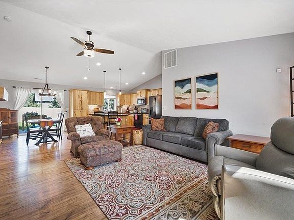 4th image of 18427 E Selkirk Estates Rd