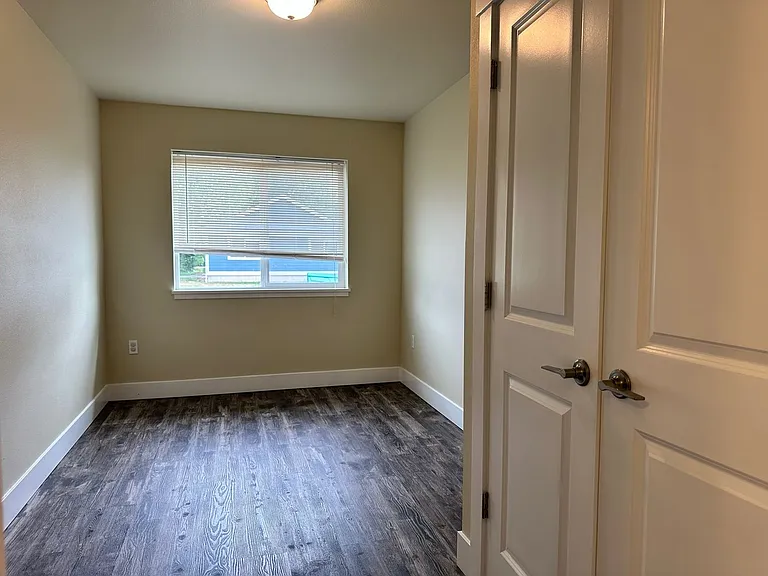 207 Morton St — Photo 9
