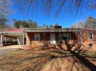 644 Crotts Rd, Mount Airy, NC 27030