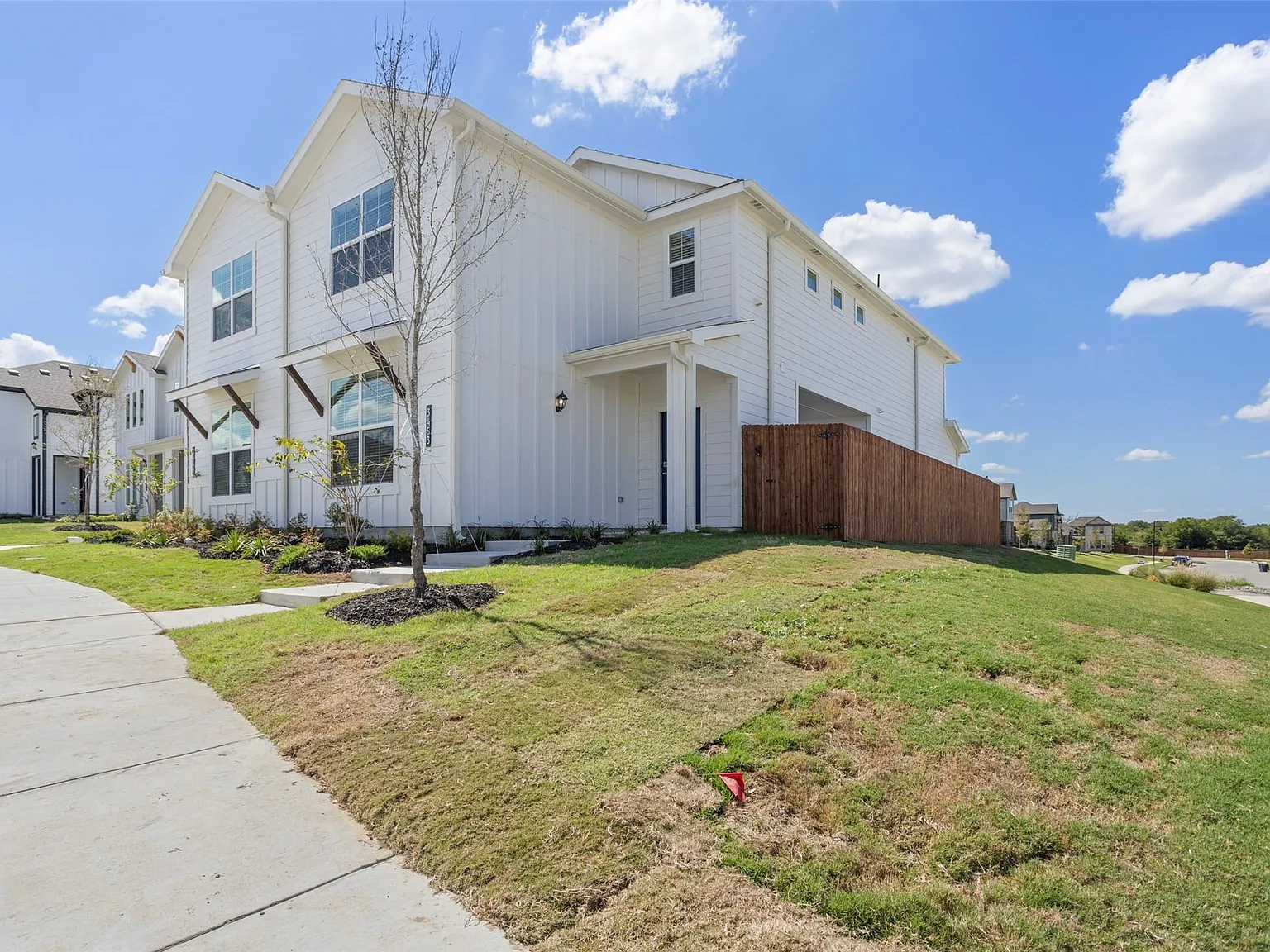 3 bed, 2.5 bath, 1805 sqft, $2,350 — Photo 2