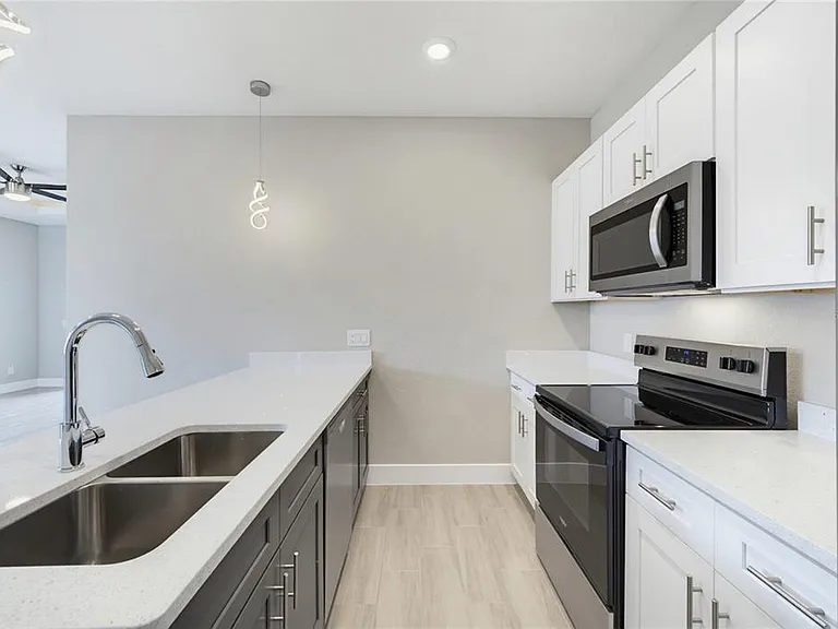 804 Colville Dr — Photo 15