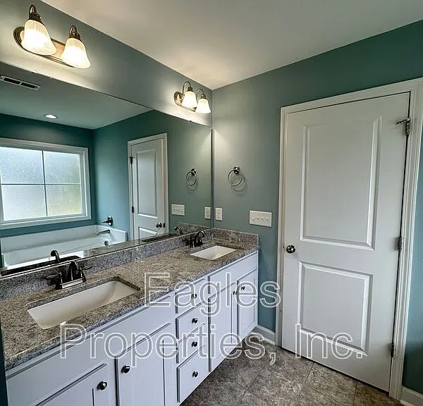 451 Fallingbrook Dr — Photo 20