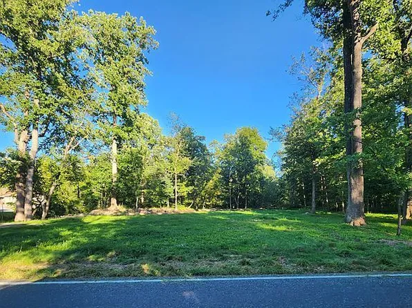 3860 Friedens Rd, Slatington, PA 18080