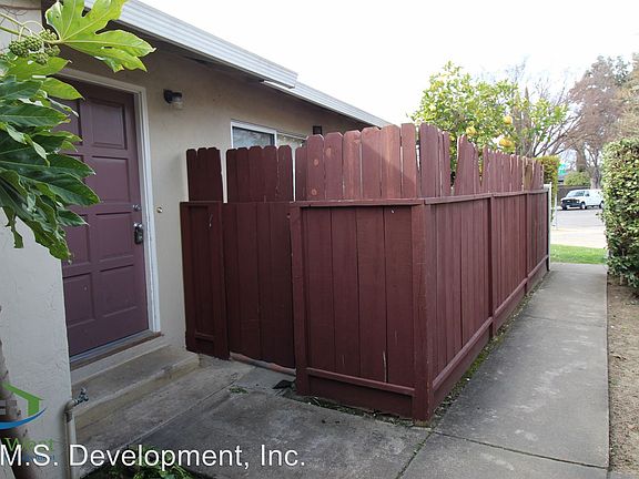 2nd image of 1524 Lexington Dr