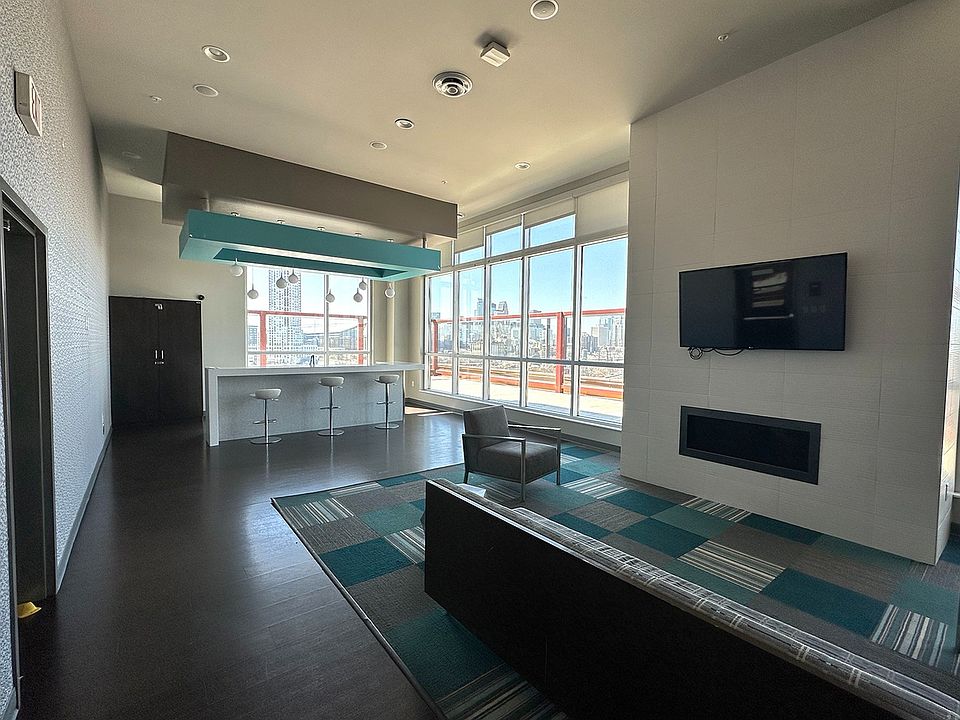 1st image of 930 University Ave SE #2-6901