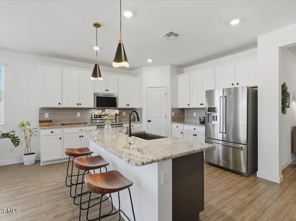 17136 W BLUE SKY Drive, Surprise, AZ 85387