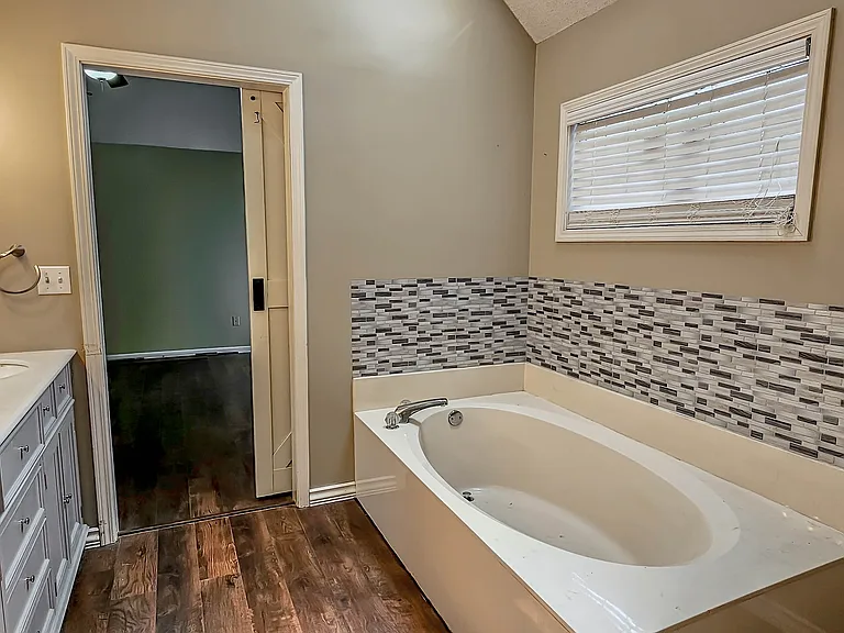 775 Royal Forest Dr — Photo 15