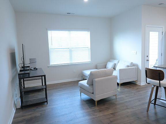 4th image of 342 Chapelwood Way