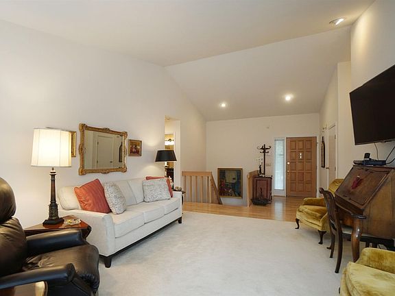 5th image of 8308 Sunfish Ln