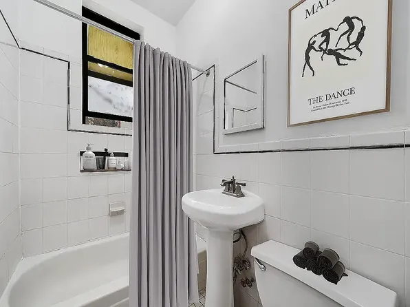 22 Saint Nicholas Place image 4 of 4