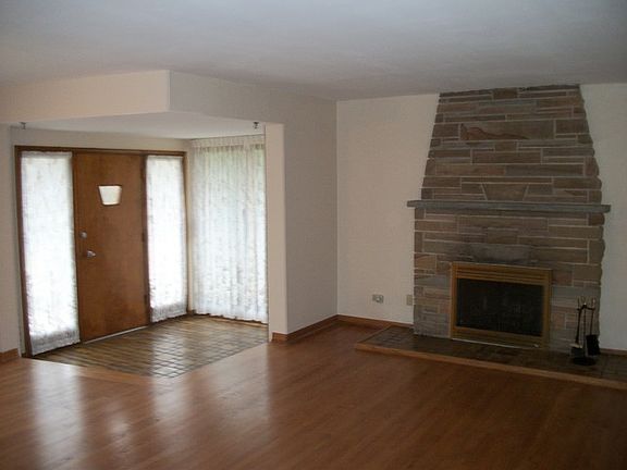 5th image of 7939 W 121st St