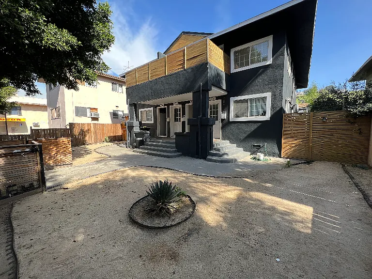 913 Cypress Ave — Photo 6