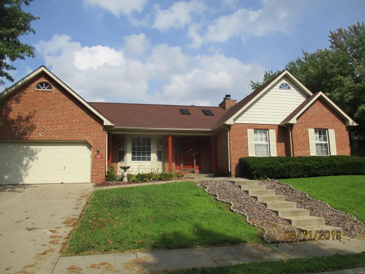 1102 Elisabeth Dr photo 1