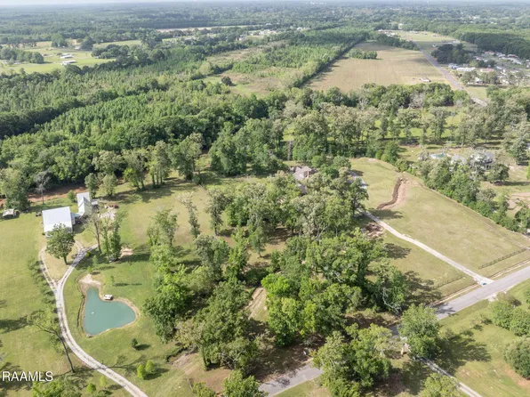 70 McVeigh Rd, Arnaudville, LA 70512