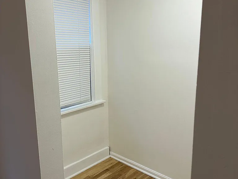 2433 Emerson Ave S #2 — Photo 10