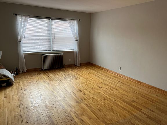 3rd image of 945 Saint Paul Ave