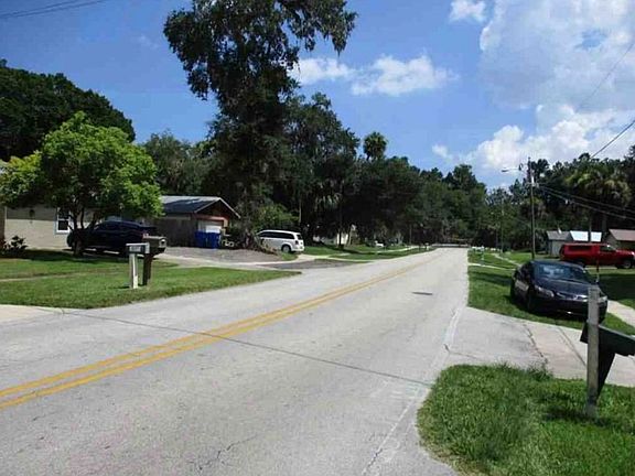 Exterior Neighborhood (street photo)