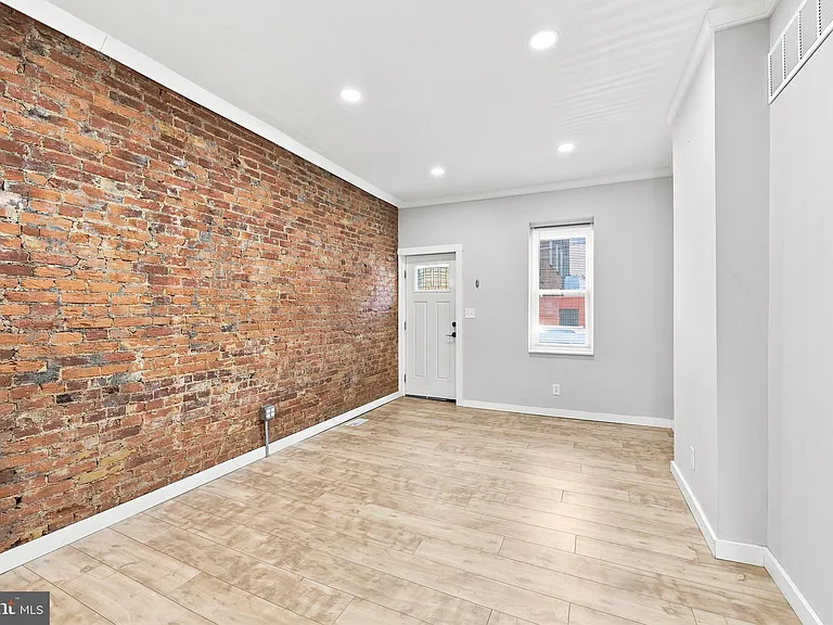 2307 N Mascher St — Photo 5