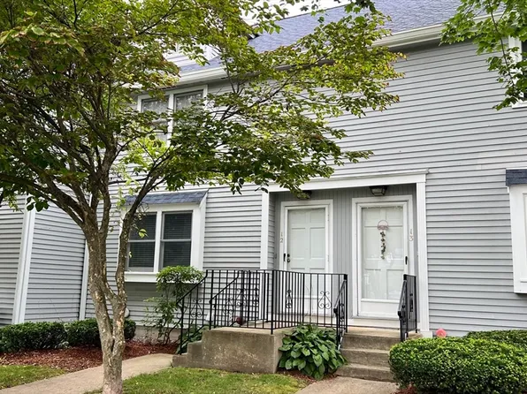 148 Flower Ln APT 12, Dracut, MA 01826