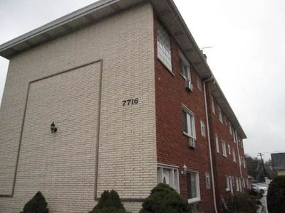 7716 Ogden Ave #1M, Lyons, IL, 60534