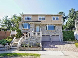 90 Medford Rd, Staten Island, NY 10304