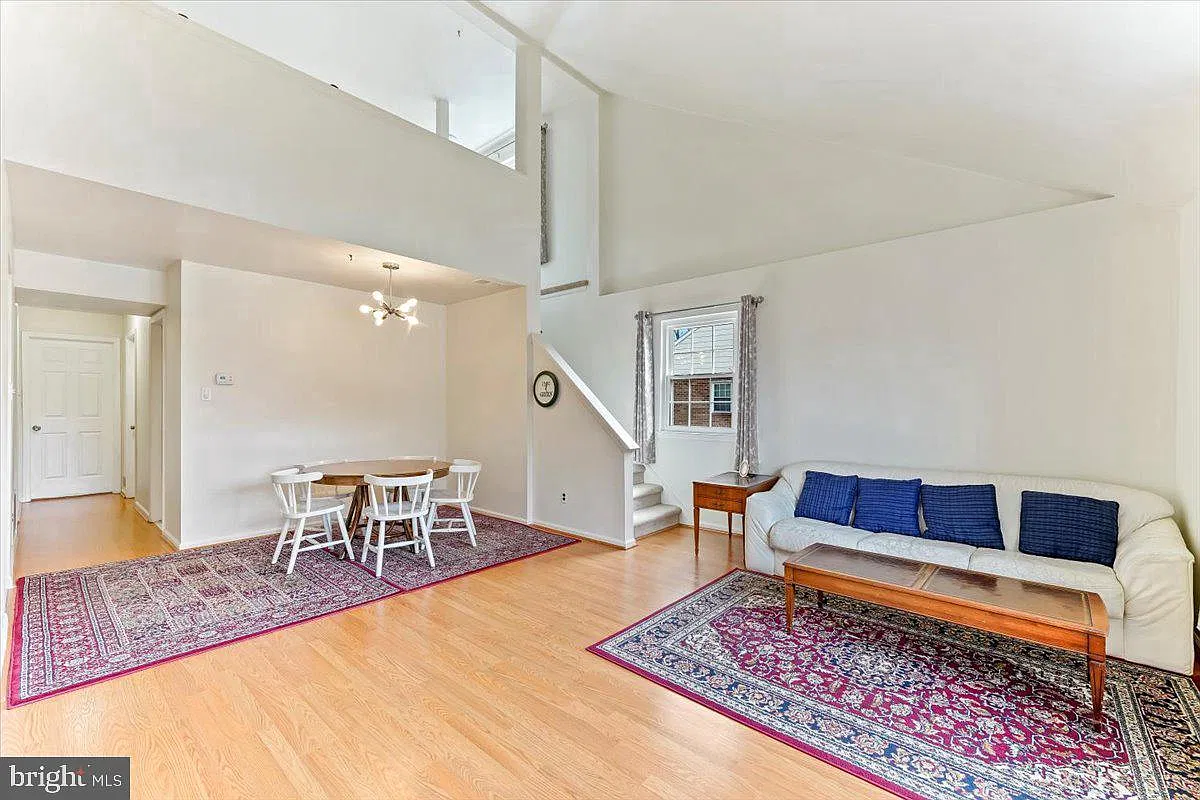 3 bed, 1.5 bath, 1434 sqft, $2,595 — Photo 3