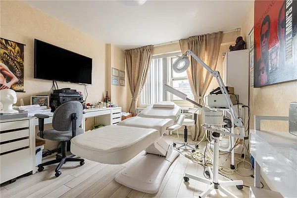 Sold by Remax Edge | media 17