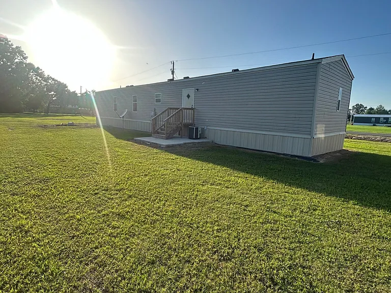 120 Harvey Rd — Photo 2