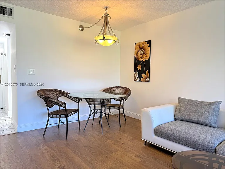 20400 W Country Club Dr #209 — Photo 5