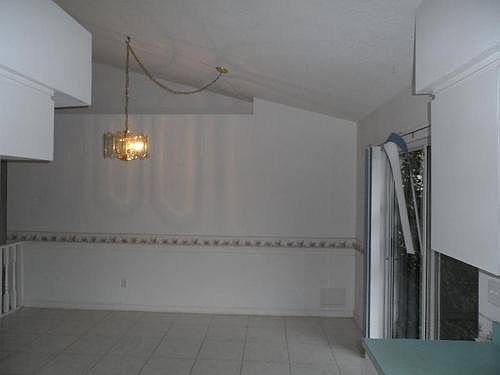 4th image of 957 Whisler Ct