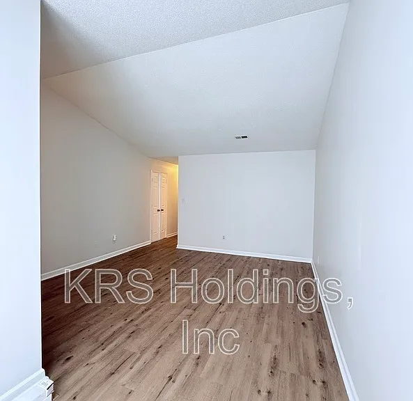 612 Kendall Dr — Photo 6