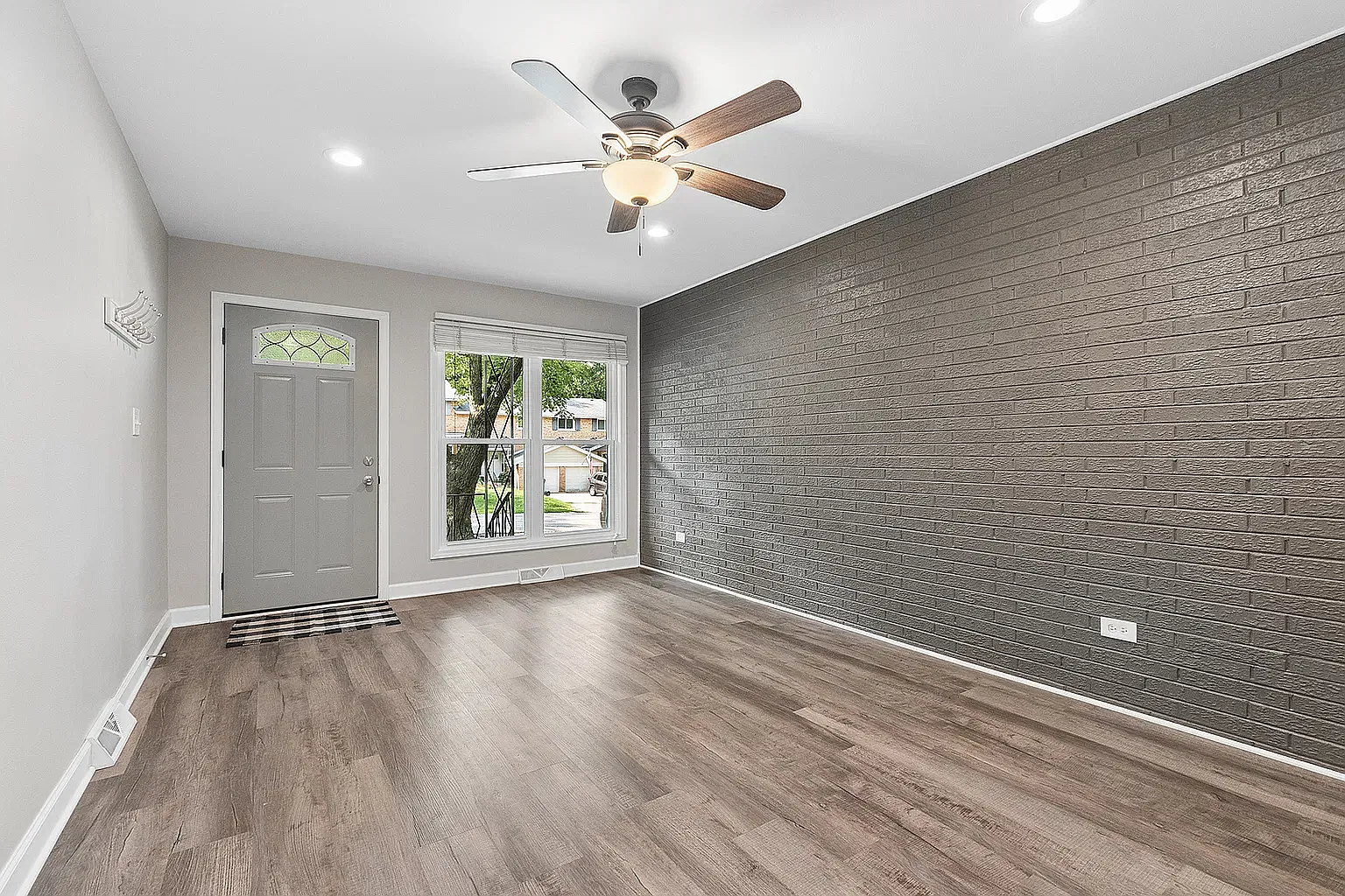 3 bed, 1628 sqft, $2,700 — Photo 3