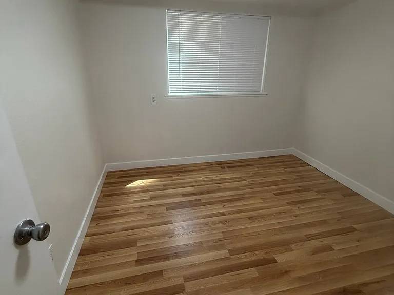 521 N Corona St #B — Photo 6