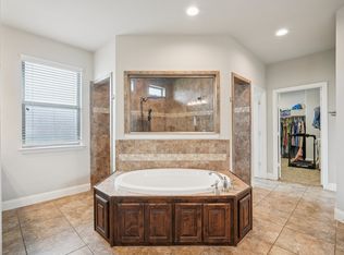 453 Lake Park Dr, Midlothian, TX 76065