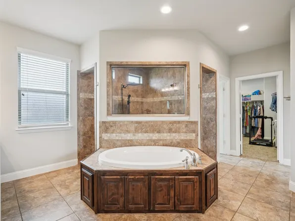 453 Lake Park Dr, Midlothian, TX 76065