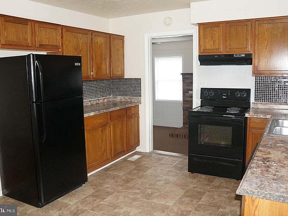 3rd image of 120 Meadowlark Ln