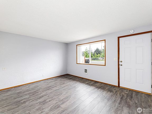 3rd image of 1122 Lafayette St. S. #1-4