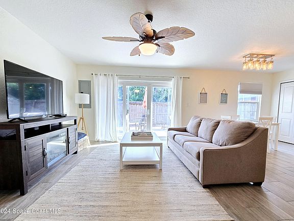 3rd image of 911 S Colonial Ct APT B