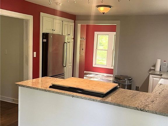 5th image of 211 Aurora St