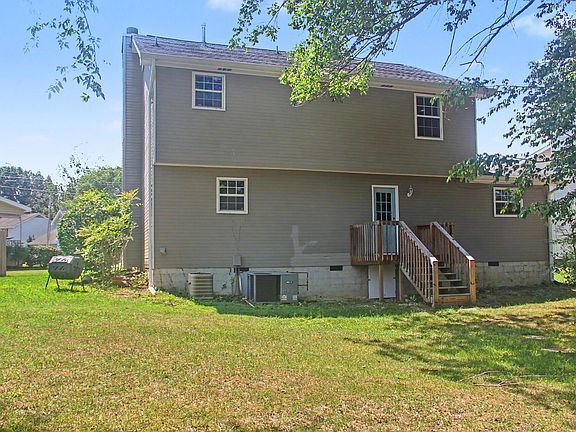 3rd image of 8624 Oak View Dr