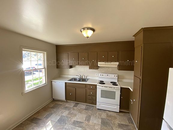 5th image of 706 Olde Greenwich Cir