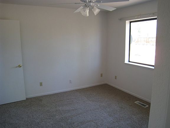 4th image of 687 Bowles Ln