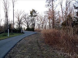 1st image of 9 Wappinger Trl