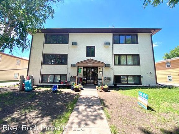 3rd image of 2922 7th St N #10258702