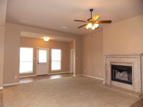 4th image of 204 Lacy Oak Ln