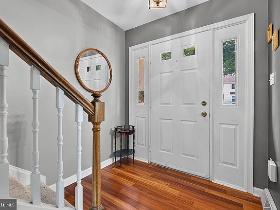 4th image of 129 Oak Knoll Cir