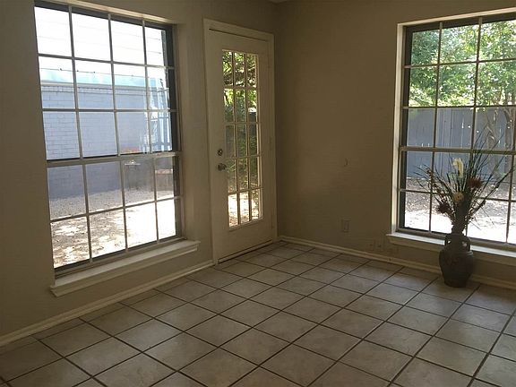 3rd image of 2934 Savannah Ct