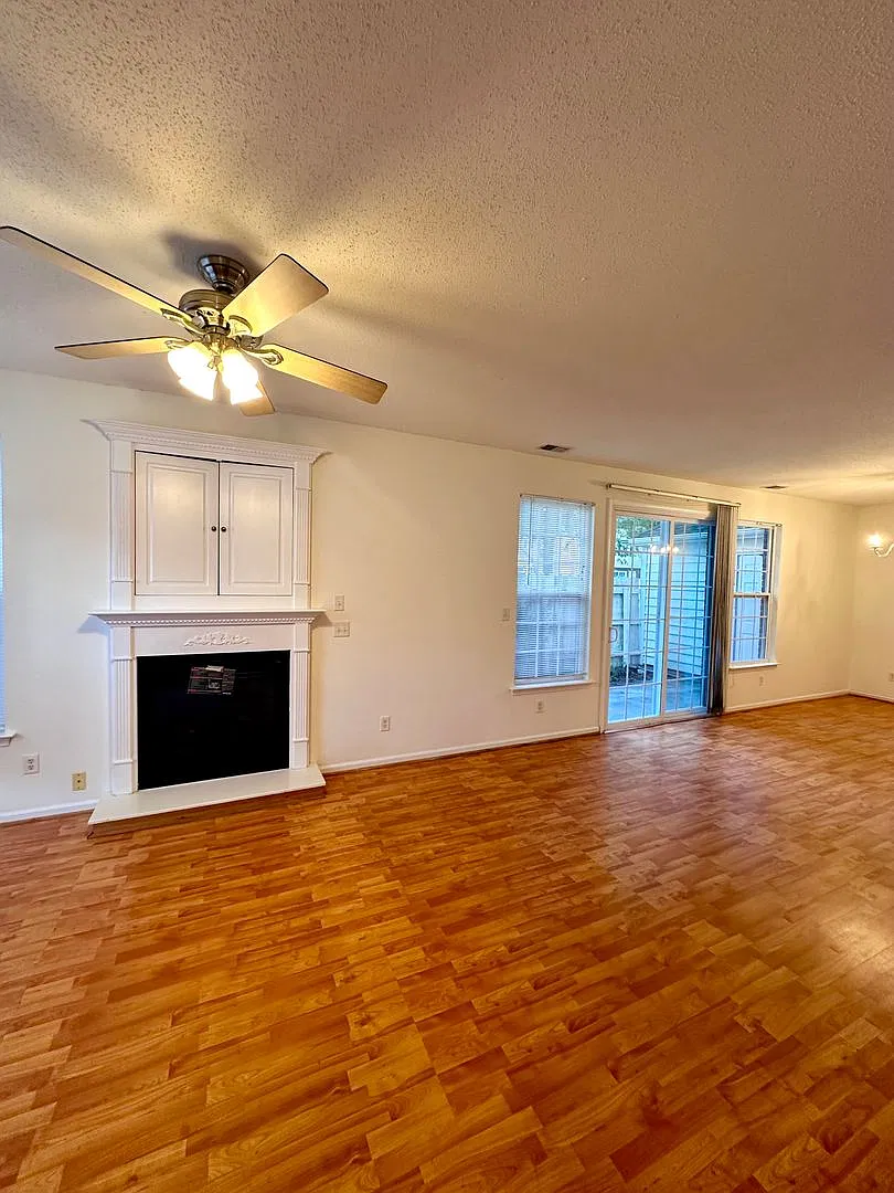 Two story all brick quad style townhouse within a great community! — Photo 4
