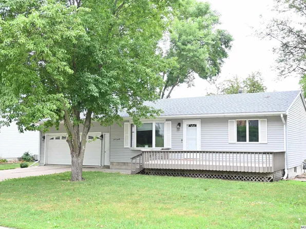 520 8th Ave N, Clear Lake, IA 50428