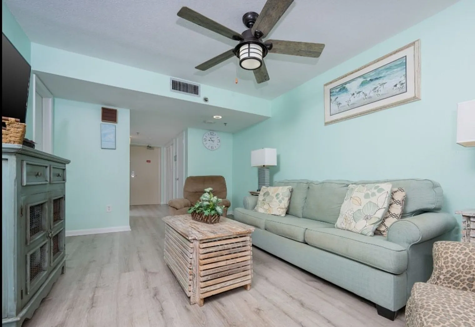 1 bed, 1.0 bath, 678 sqft, $3,999 — Photo 3